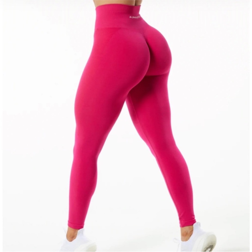 New ALPHALETE Amplify Ultra High-Rise Seamless Scrunch Legging • Magenta • Small
